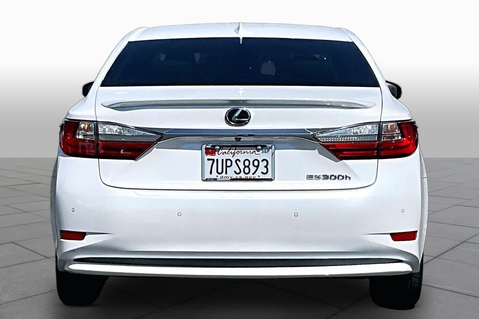 Used 2016 Eminent White Pearl Lexus Hybrid image 4