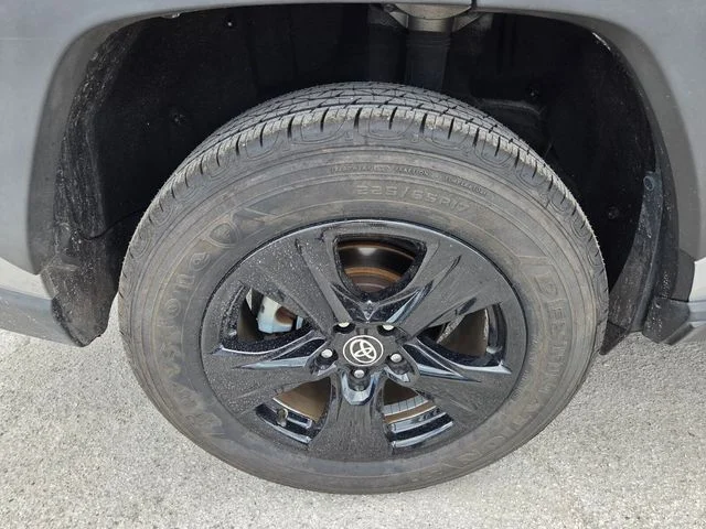 Certified Used 2021 Silver Toyota XLE image 21