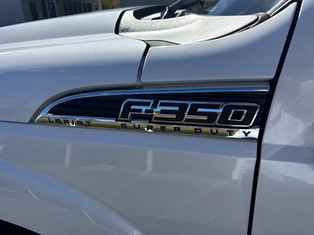 Used 2016 White Platinum Clearcoat Metallic Ford Platinum image 19