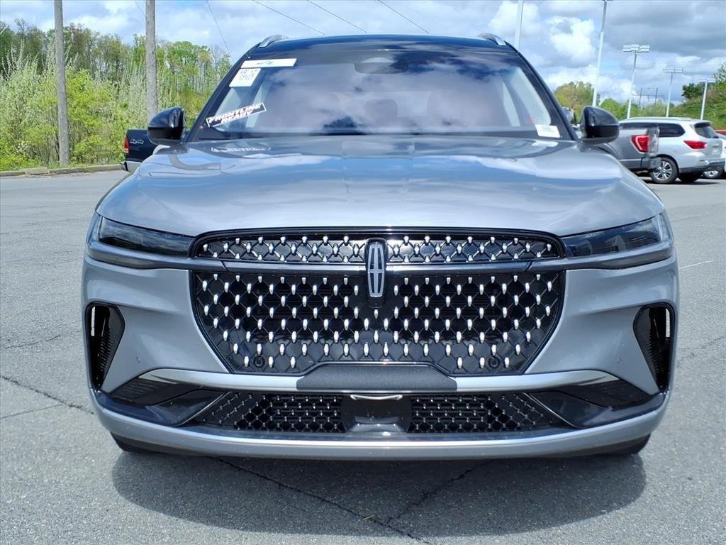 Used 2024 Lustrous Gray Metallic Clearcoat Lincoln Reserve image 9