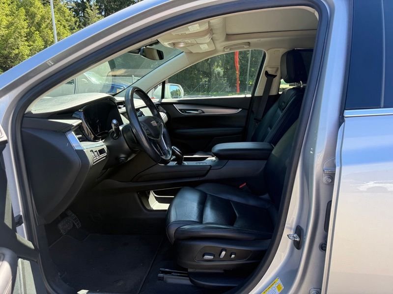 Used 2018 Silver Cadillac Luxury image 10