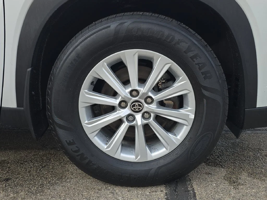 Used 2024  Toyota XLE image 41