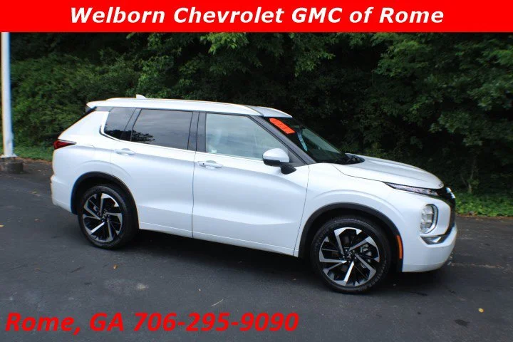 Used 2024 White Mitsubishi SEL image 1