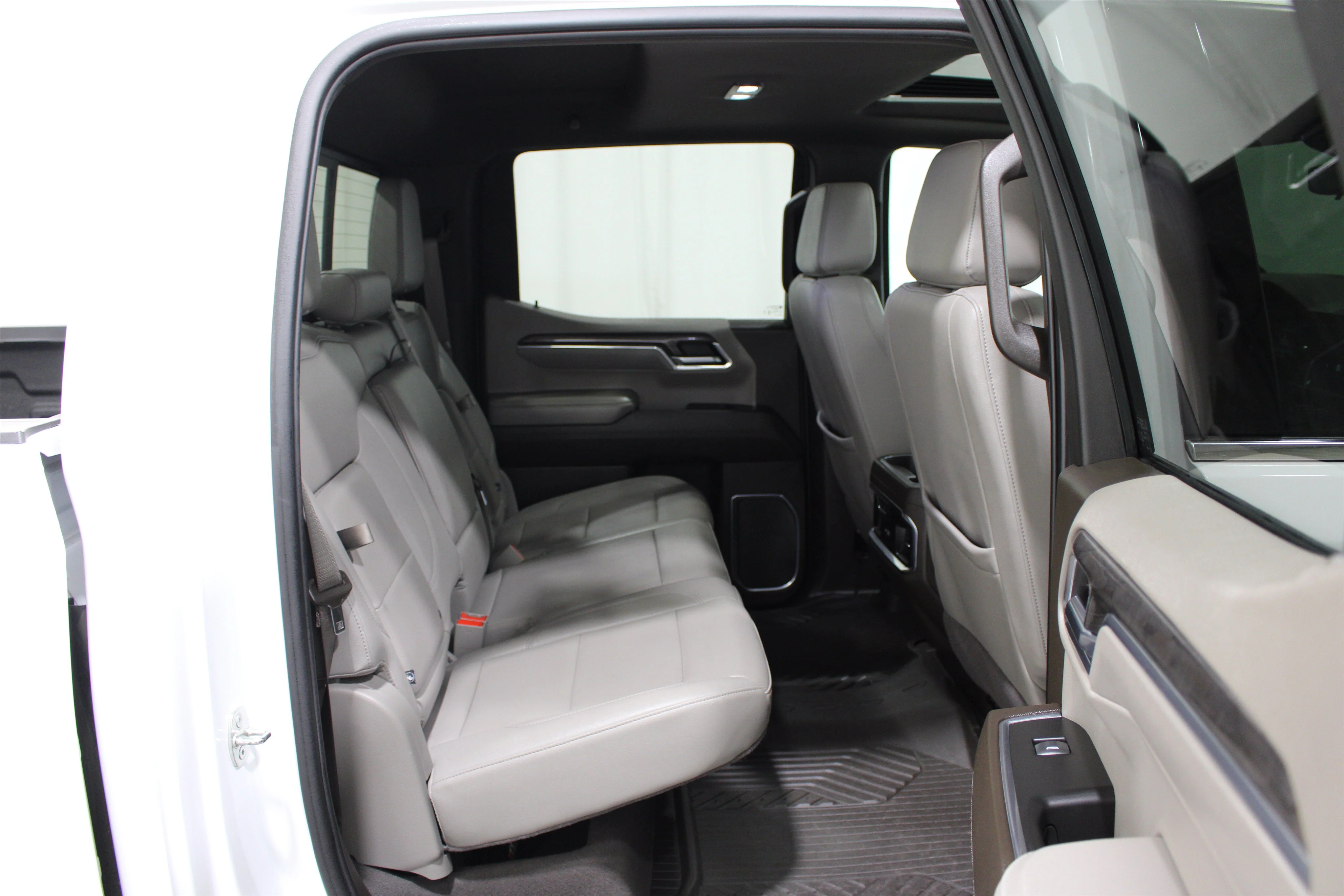 2024 Chevrolet Silverado 1500 LTZ - Photo 24