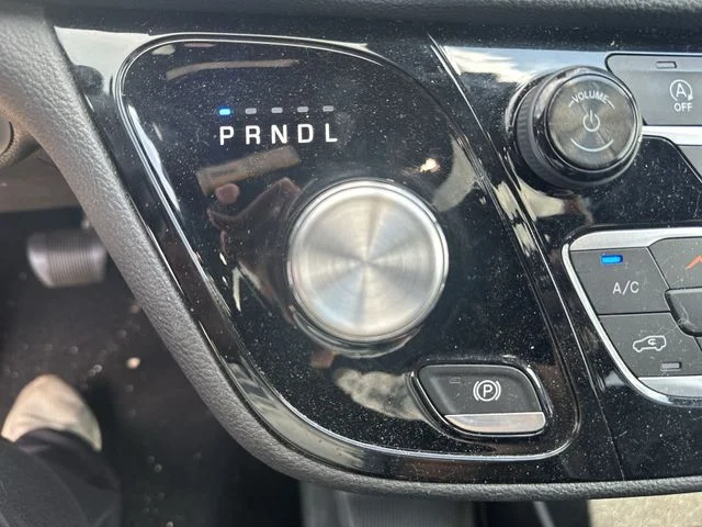Used 2018 Black Chrysler Limited image 18