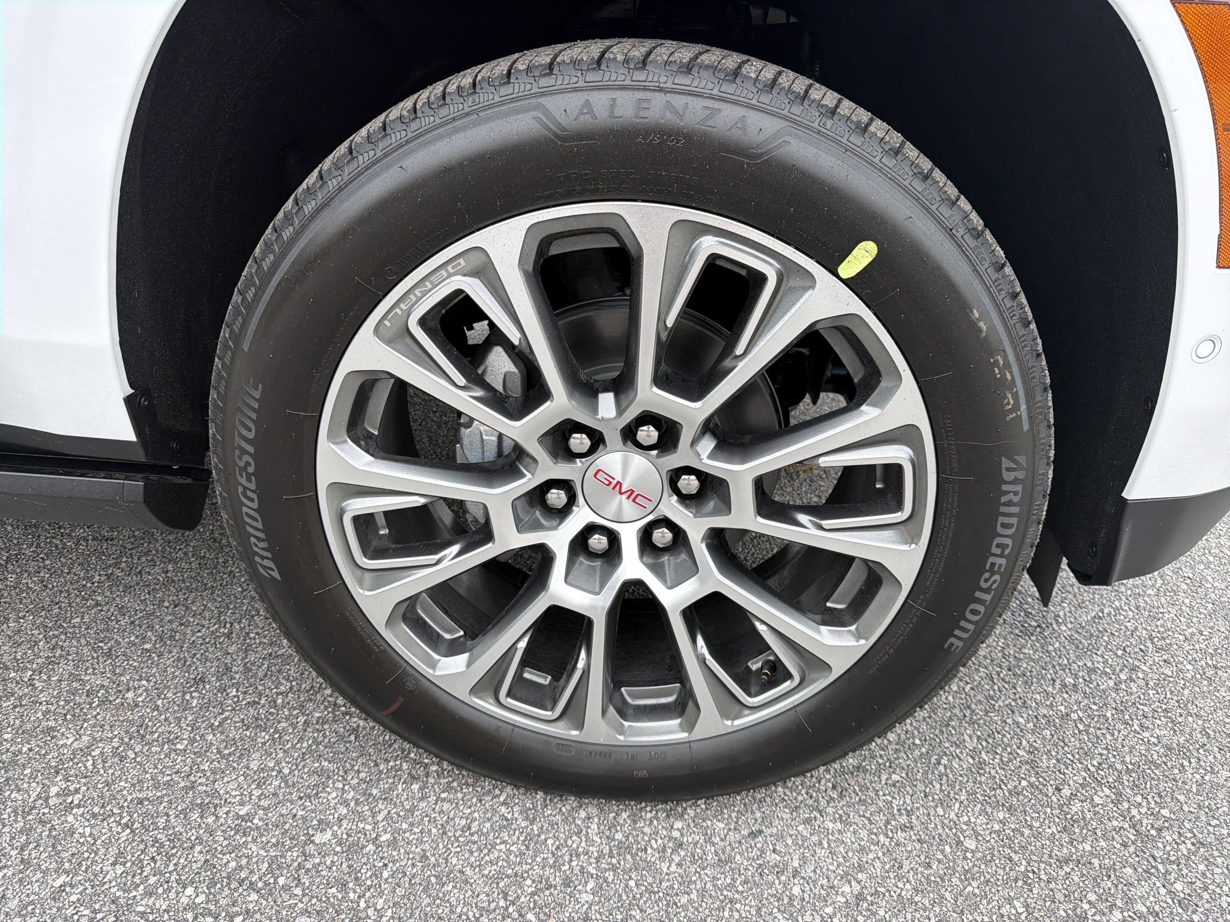 2026 GMC Yukon Denali - Photo 12