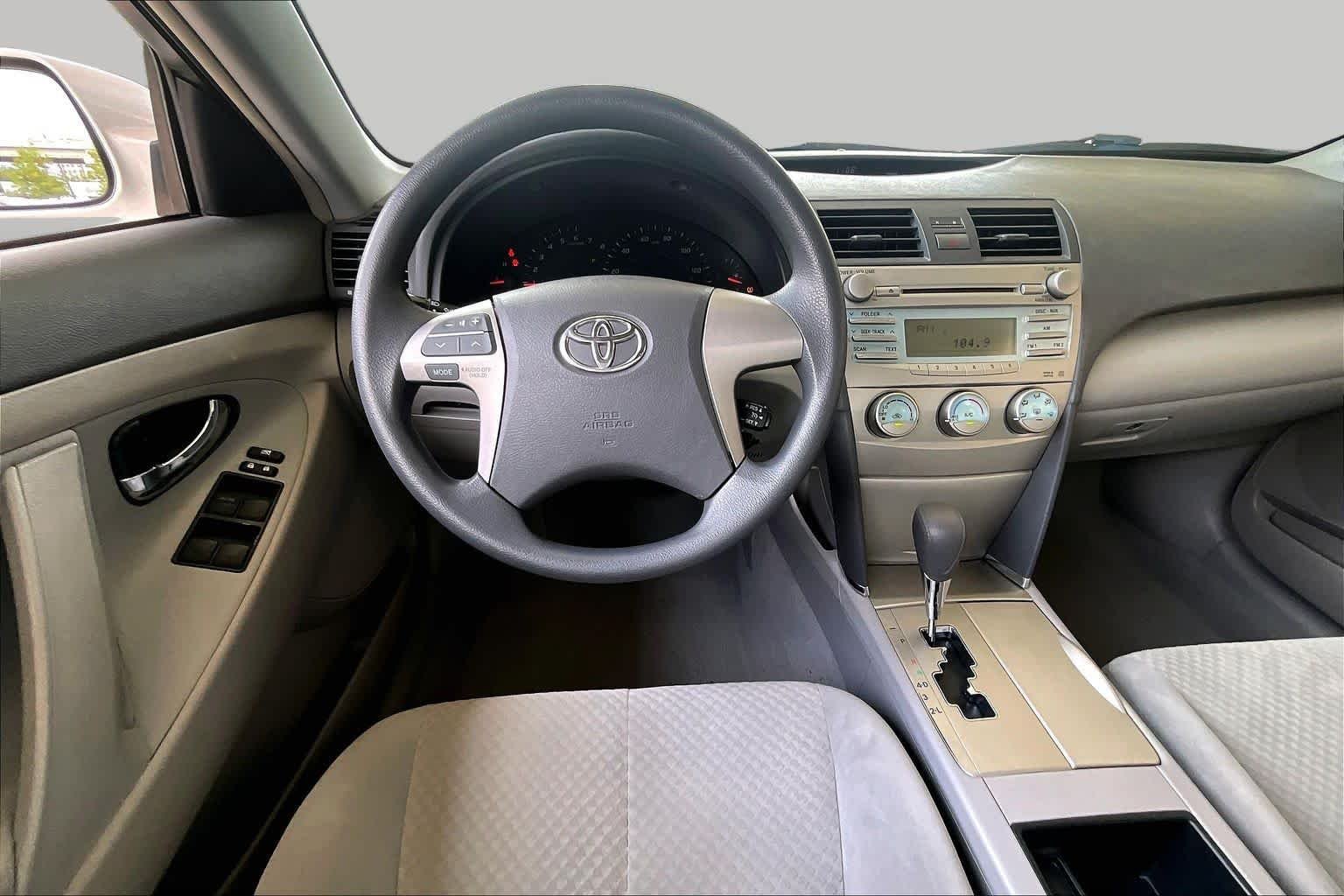 Used 2009 Super White Toyota  image 5