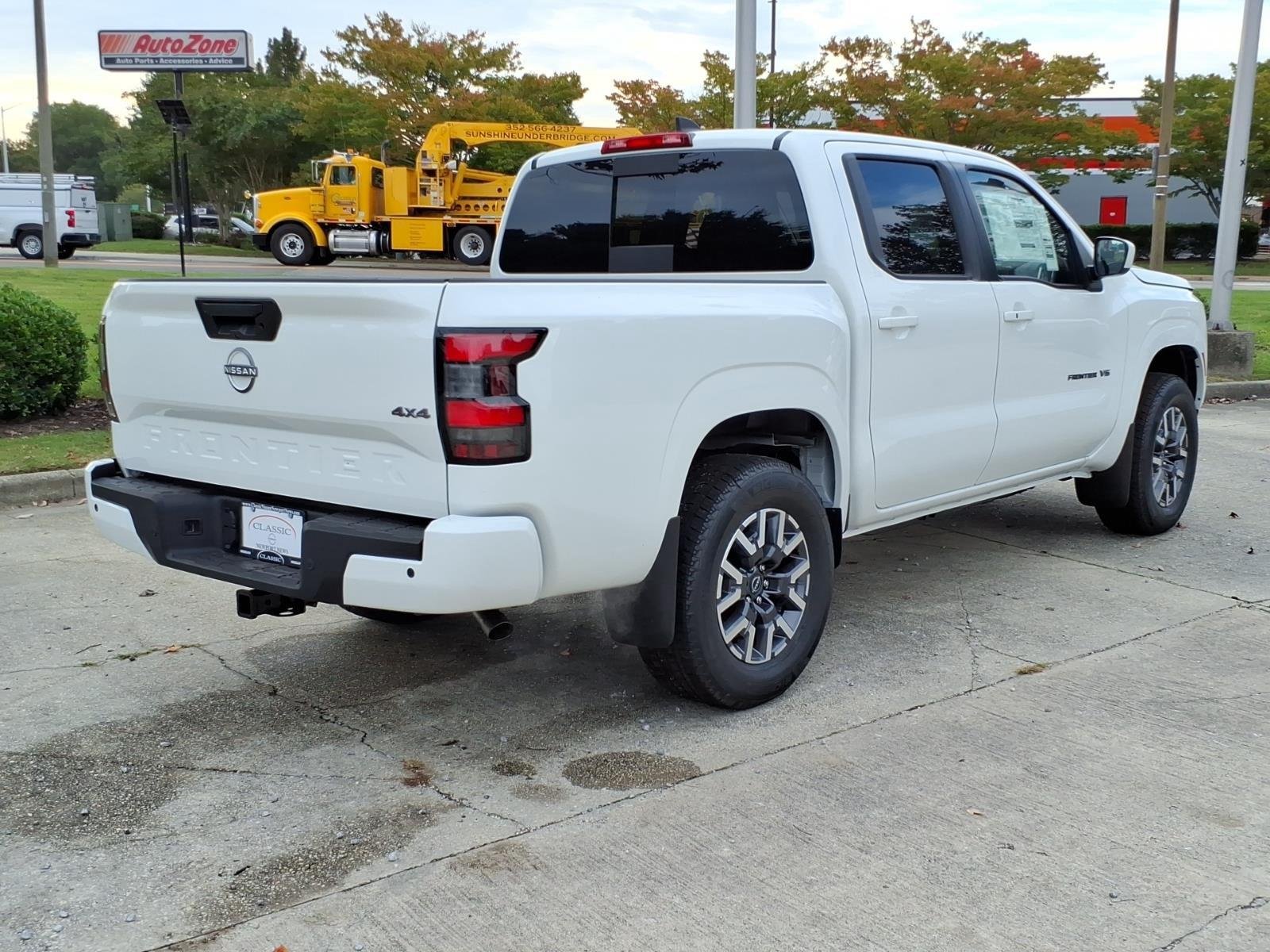 New 2027 Glacier White Nissan Crew Cab SV image 7