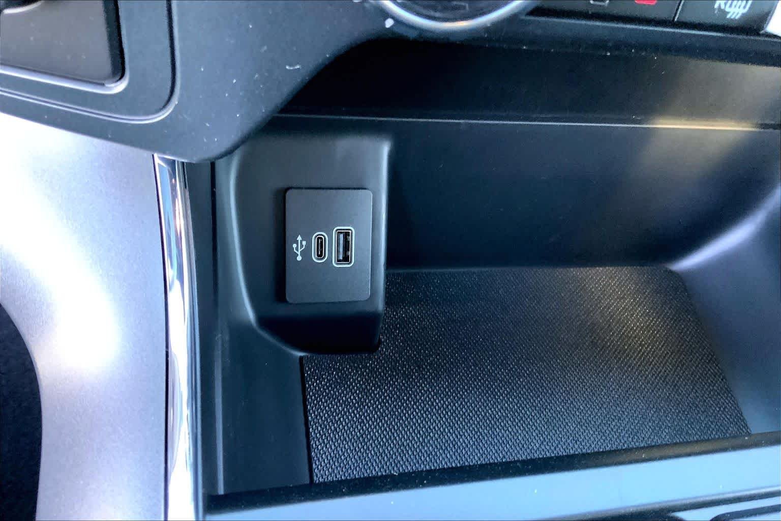 New 2026 Carbonized Gray Metallic Ford XLT image 15