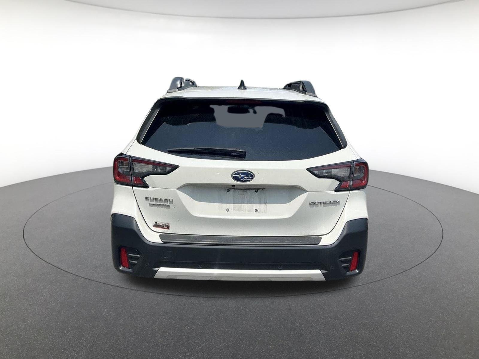 Used 2022 Crystal White Pearl Subaru Limited image 6