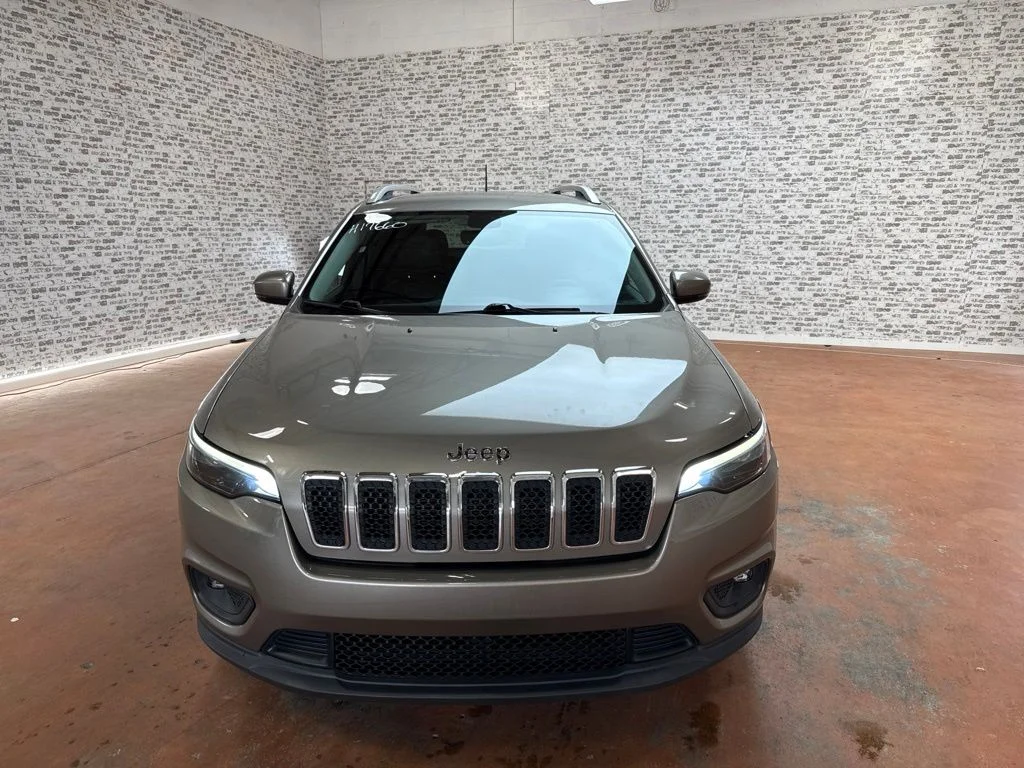 Used 2019 Light Brownstone Pearlcoat Jeep Latitude Plus image 2