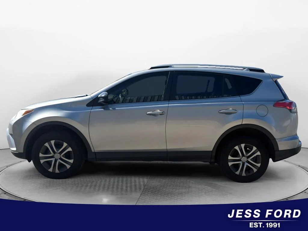 Used 2018 Toyota RAV4 LE with VIN JTMZFREV0JJ177223 for sale in Grand Coulee, WA