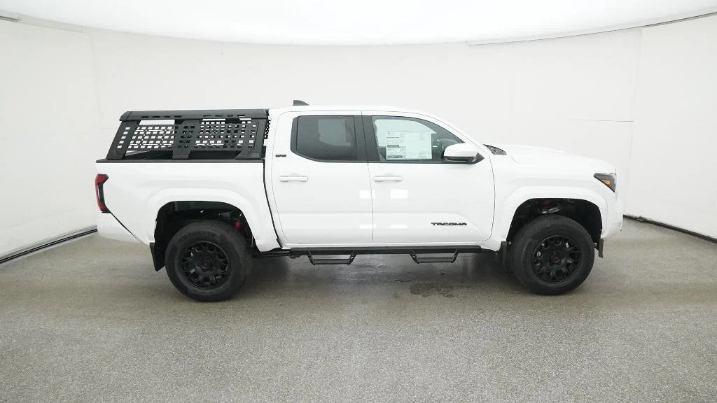 2025 Toyota Tacoma SR5 - Photo 38