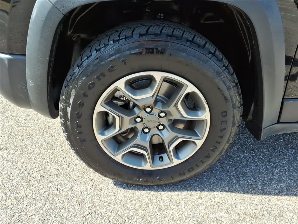 Used 2022 Black Jeep Trailhawk image 11