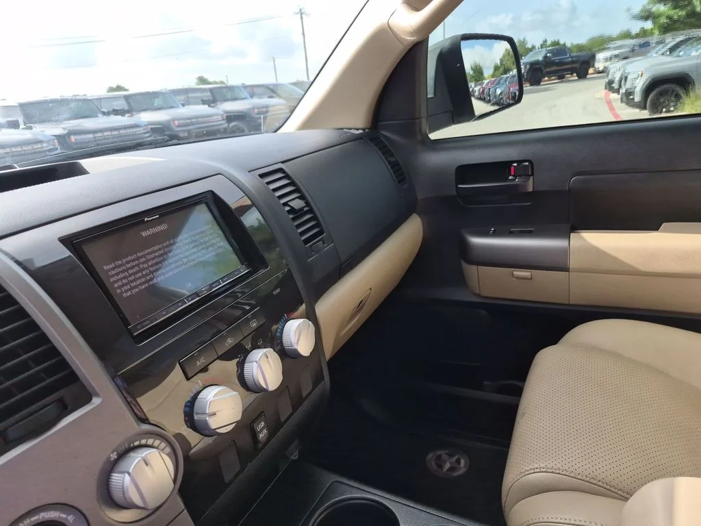 Used 2012 White Toyota Grade image 27