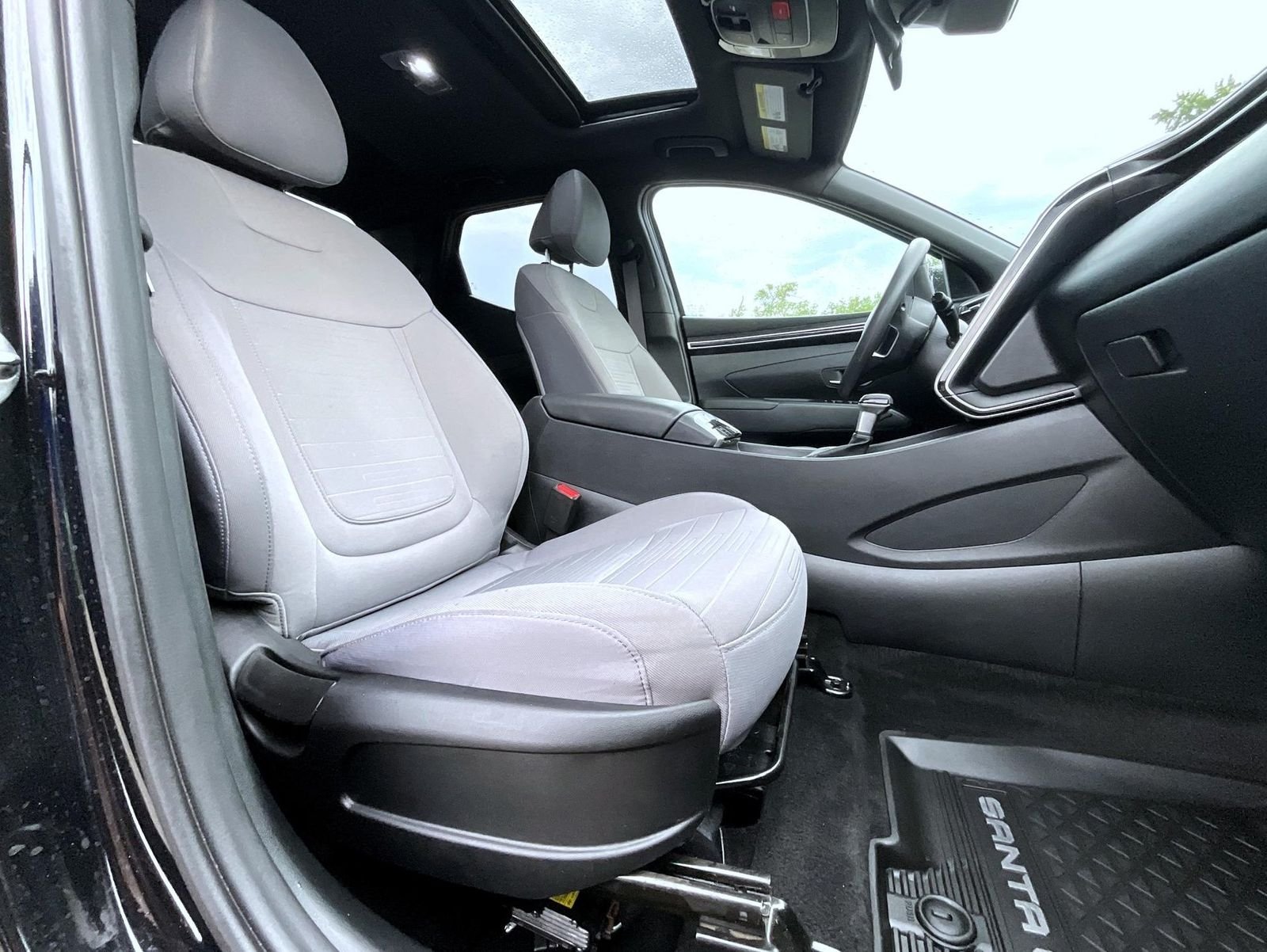 Used 2024 Black Hyundai SEL image 17