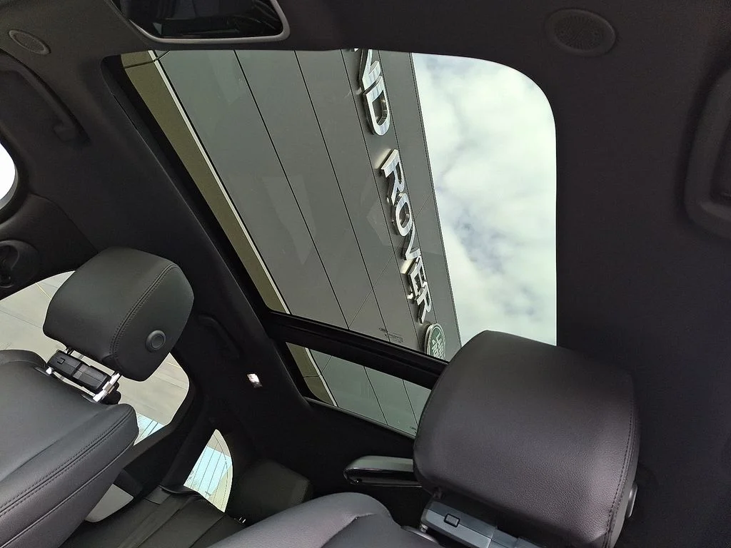 New 2026 Varesine Blue Land Rover Dynamic SE image 10