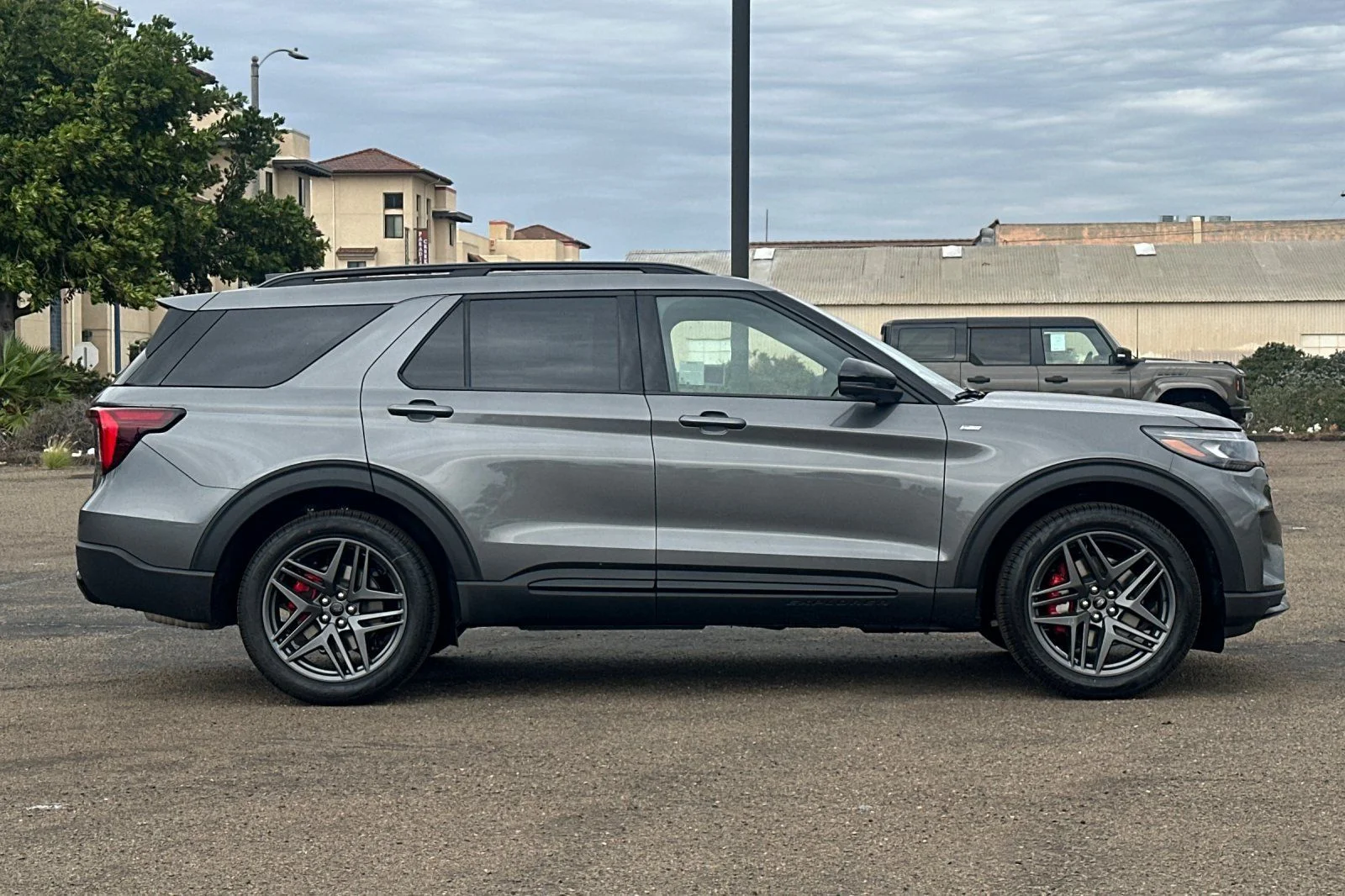 New 2026 Carbonized Gray Metallic Ford ST-Line image 2
