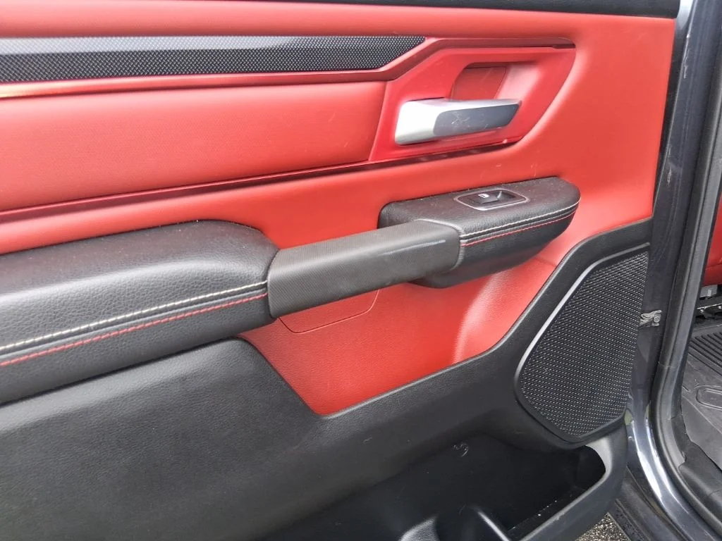 Used 2019 Gray Nissan S image 32