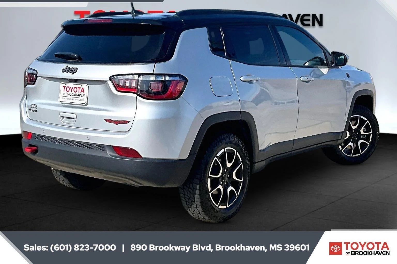 Used 2026 Silver Zynith Metallic Clearcoat Jeep Trailhawk image 11