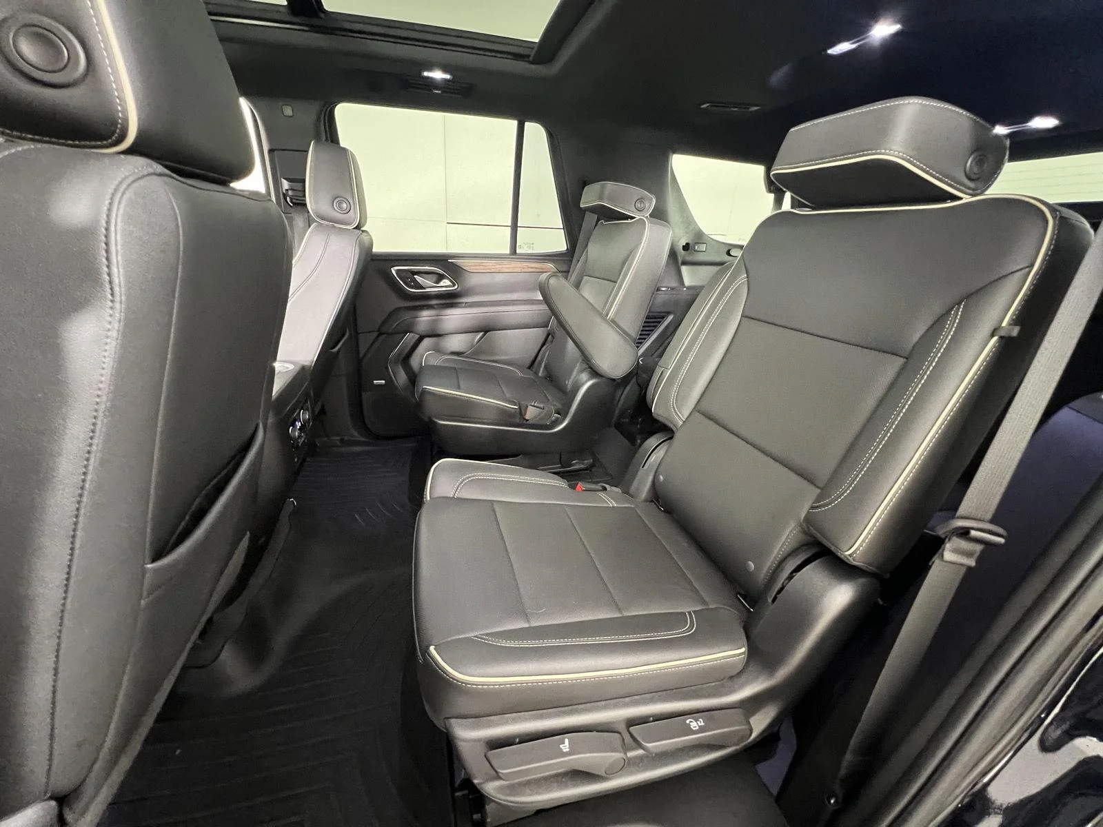 Used 2023 Black Chevrolet Premier image 20