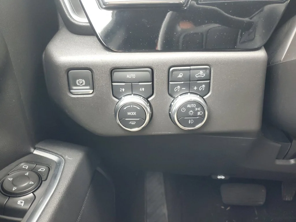 Used 2025 Black GMC SLT image 30