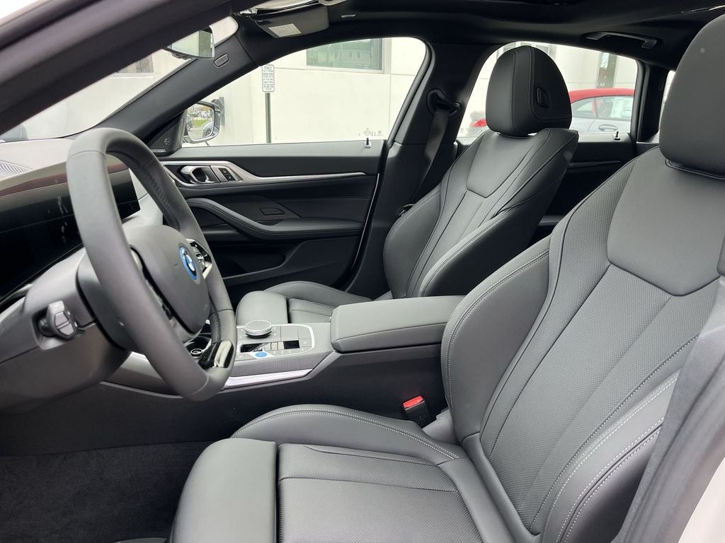 Used 2026 Alpine White BMW xDrive40 image 11