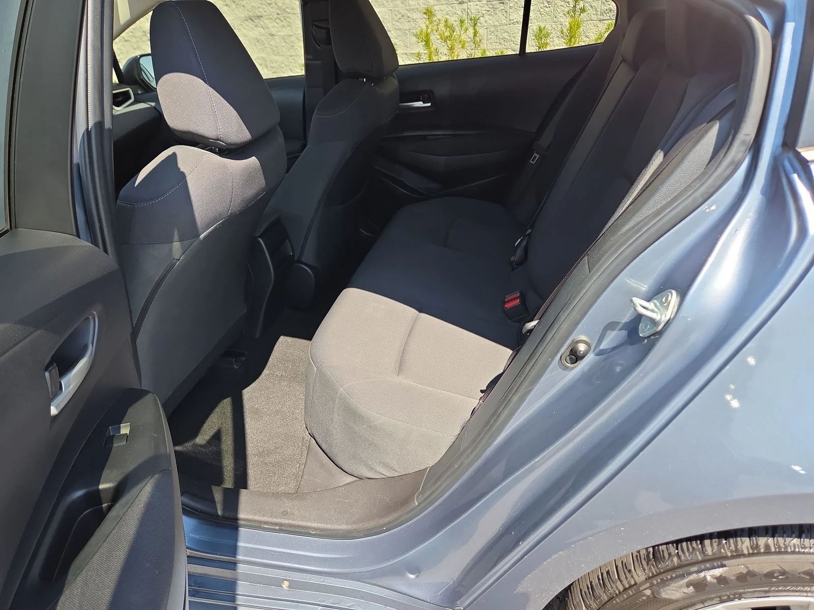 Used 2021 Celestite Toyota LE image 25