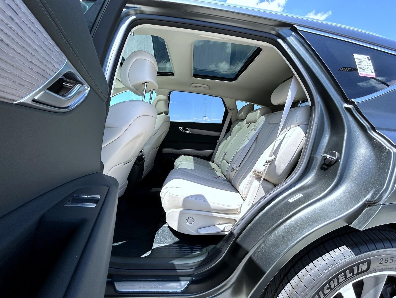 New 2026 Green Genesis 2.5T Select image 19