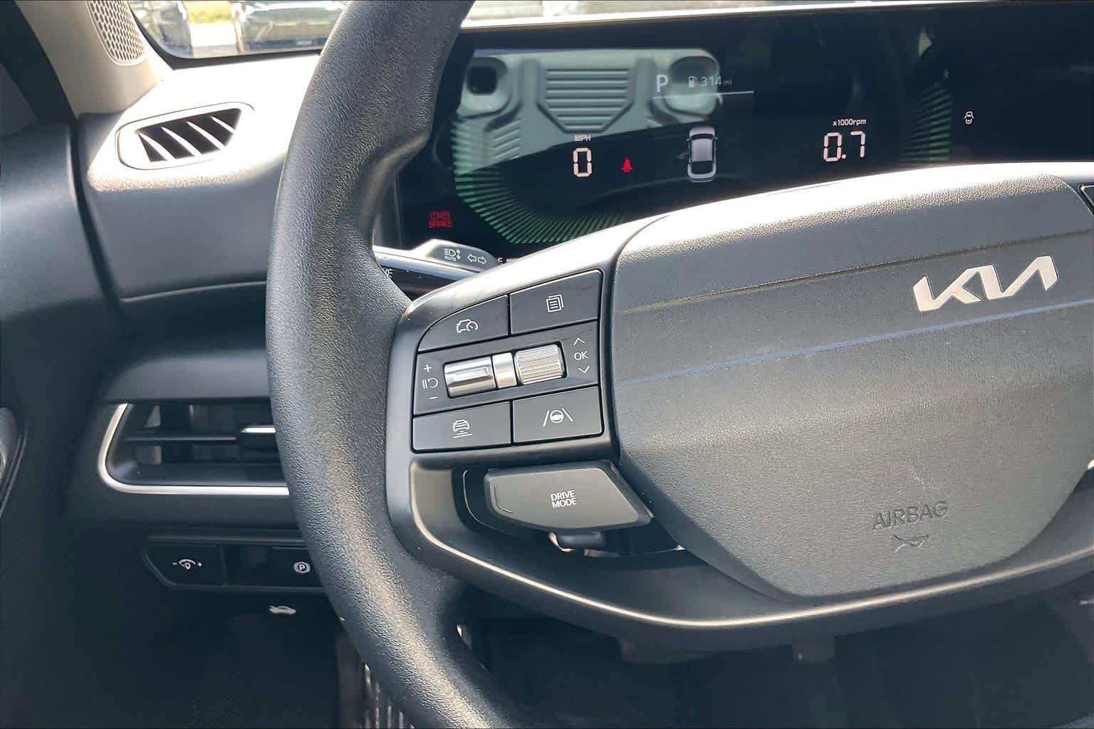 2025 Kia K4 LXS - Photo 22