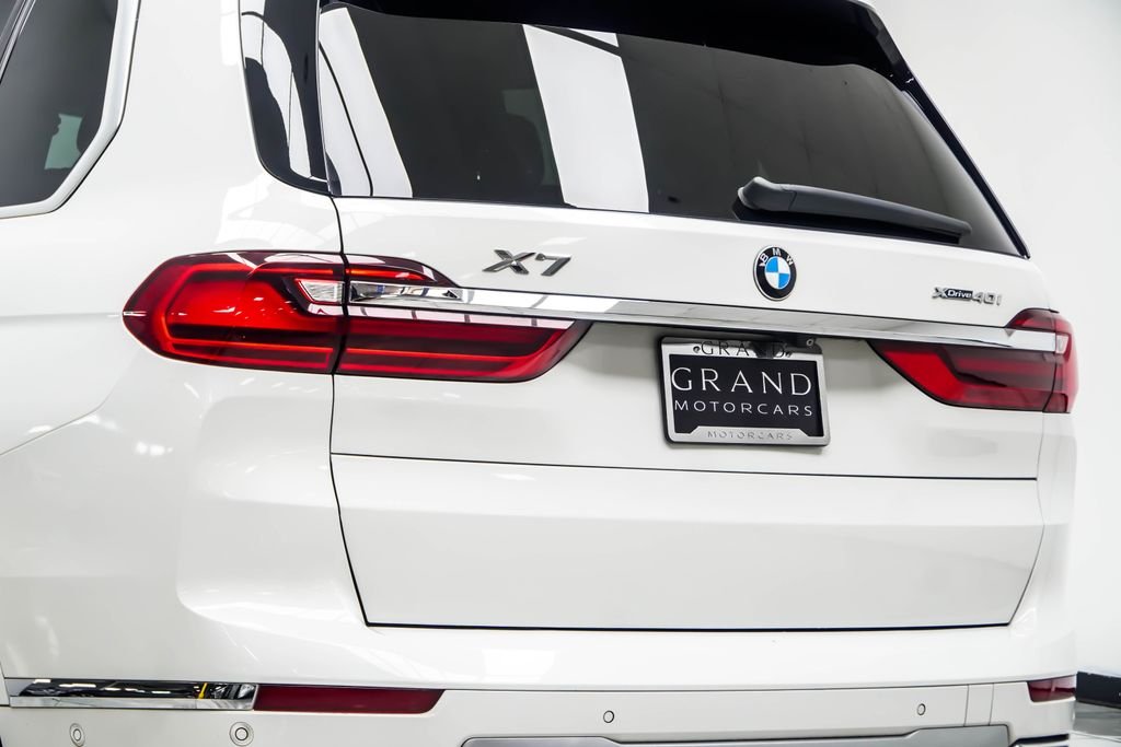 Used 2019 White BMW xDrive40i image 15