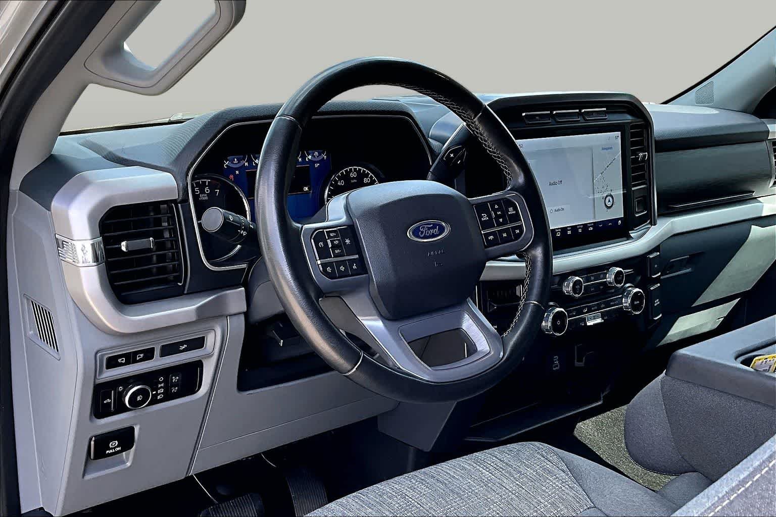Used 2023 Avalanche Gray Ford XLT image 18