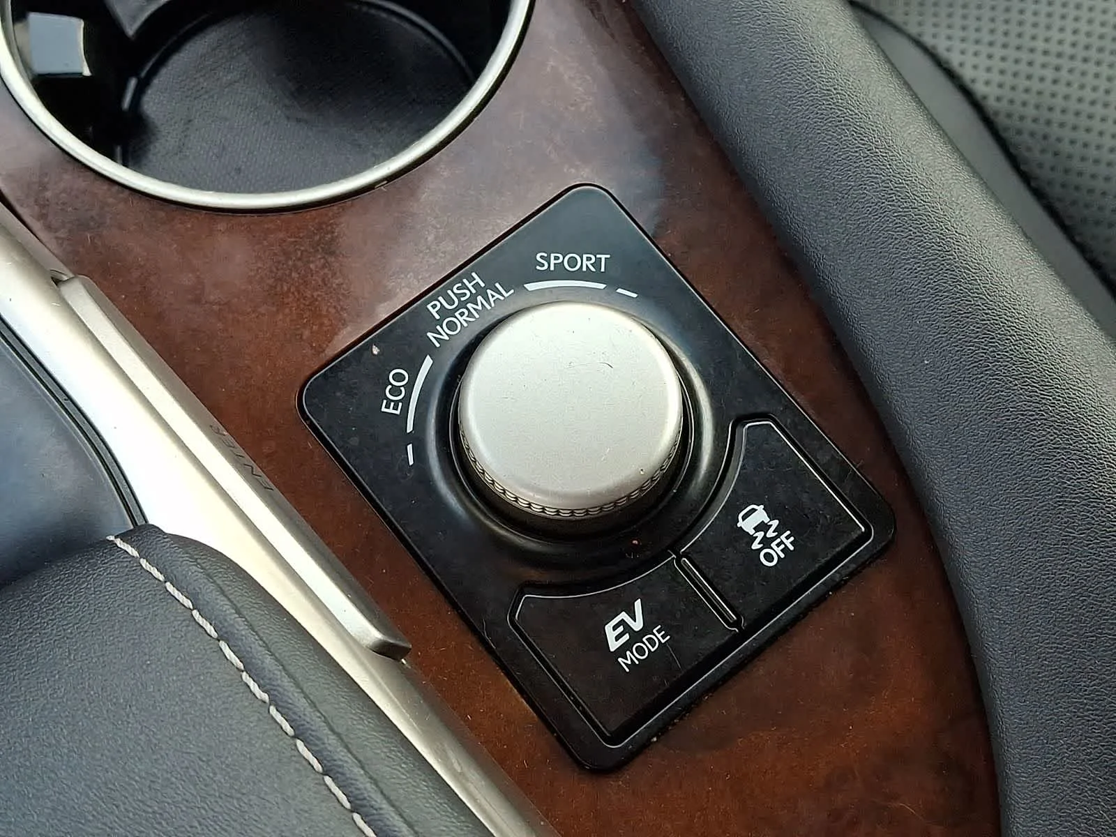 Used 2016 Matador Red Mica Lexus  image 27