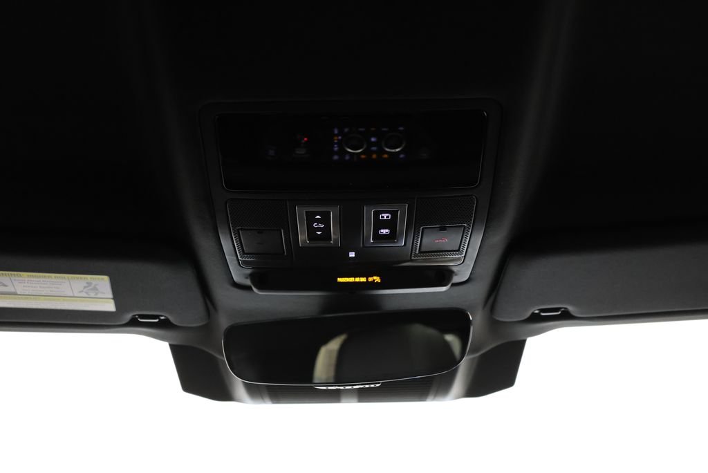 Used 2023 Fuji White Land Rover X-Dynamic SE image 13