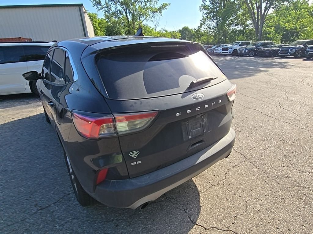 Used 2022 Black Ford SE image 5