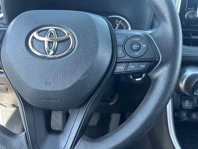 Used 2025 Silver Sky Metallic Toyota XLE image 26