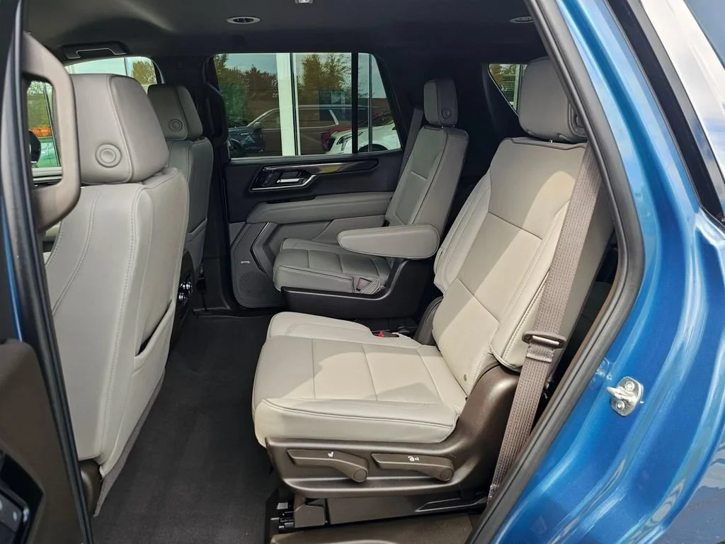 Used 2025 Downpour Metallic GMC Elevation image 17