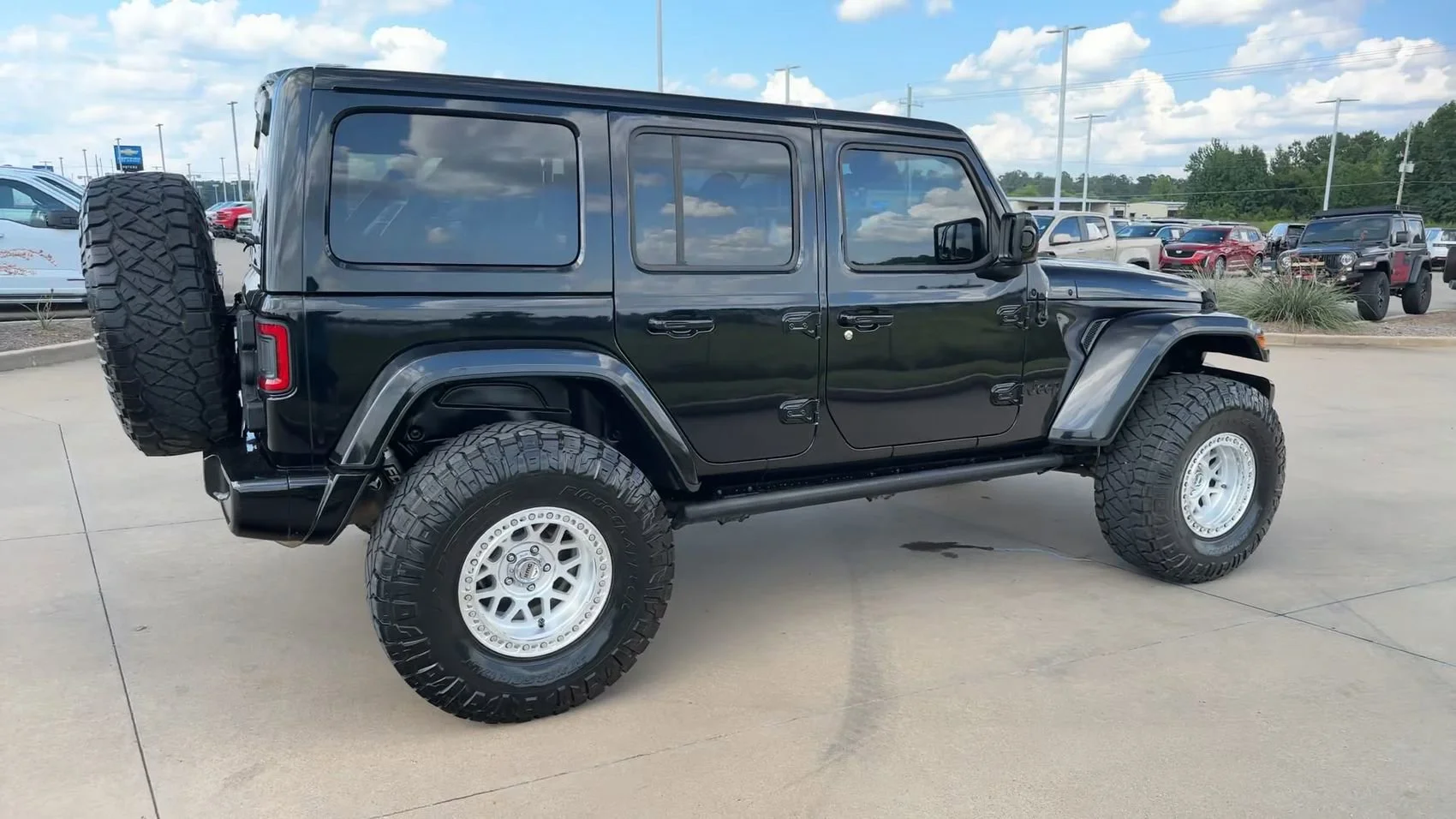 Used 2020 Black Clearcoat Jeep Sahara High Altitude image 9