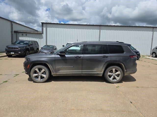 Used 2022 Baltic Gray Metallic Clearcoat Jeep Limited image 4