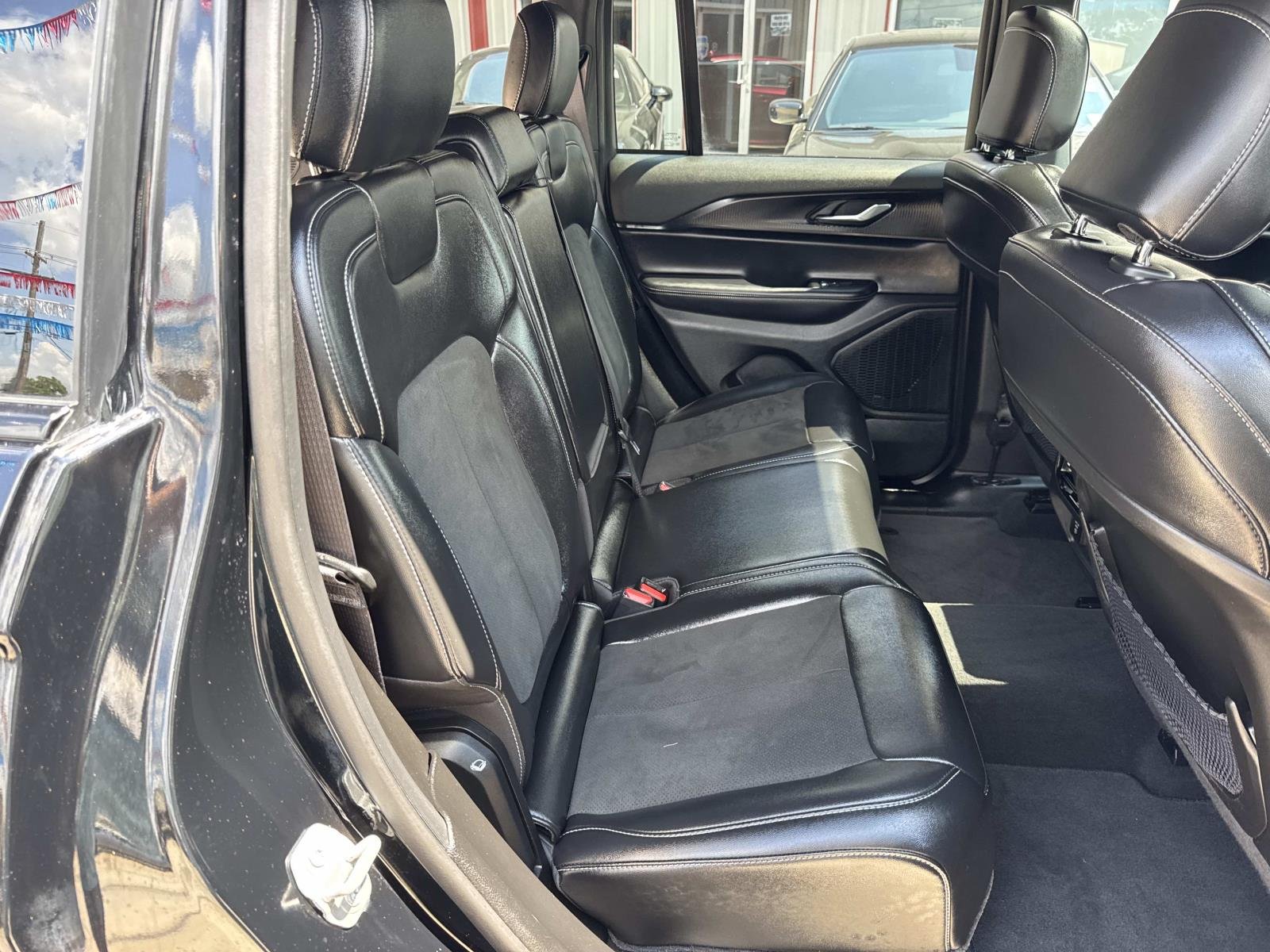 Used 2025 Diamond Black Crystal Pearlcoat Jeep Altitude X image 9