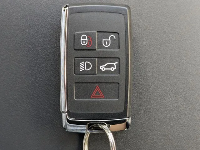 Used 2025 Black Land Rover SE image 27