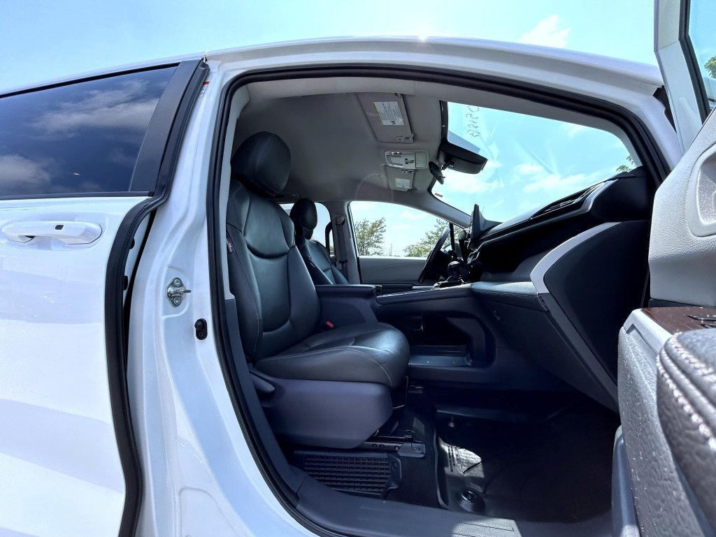 Used 2021 White Toyota LE image 16