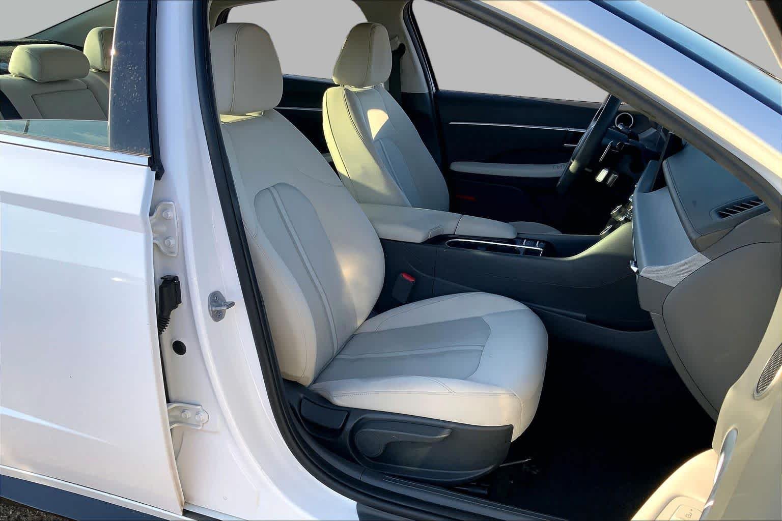 Used 2025 Serenity White Hyundai SEL image 9
