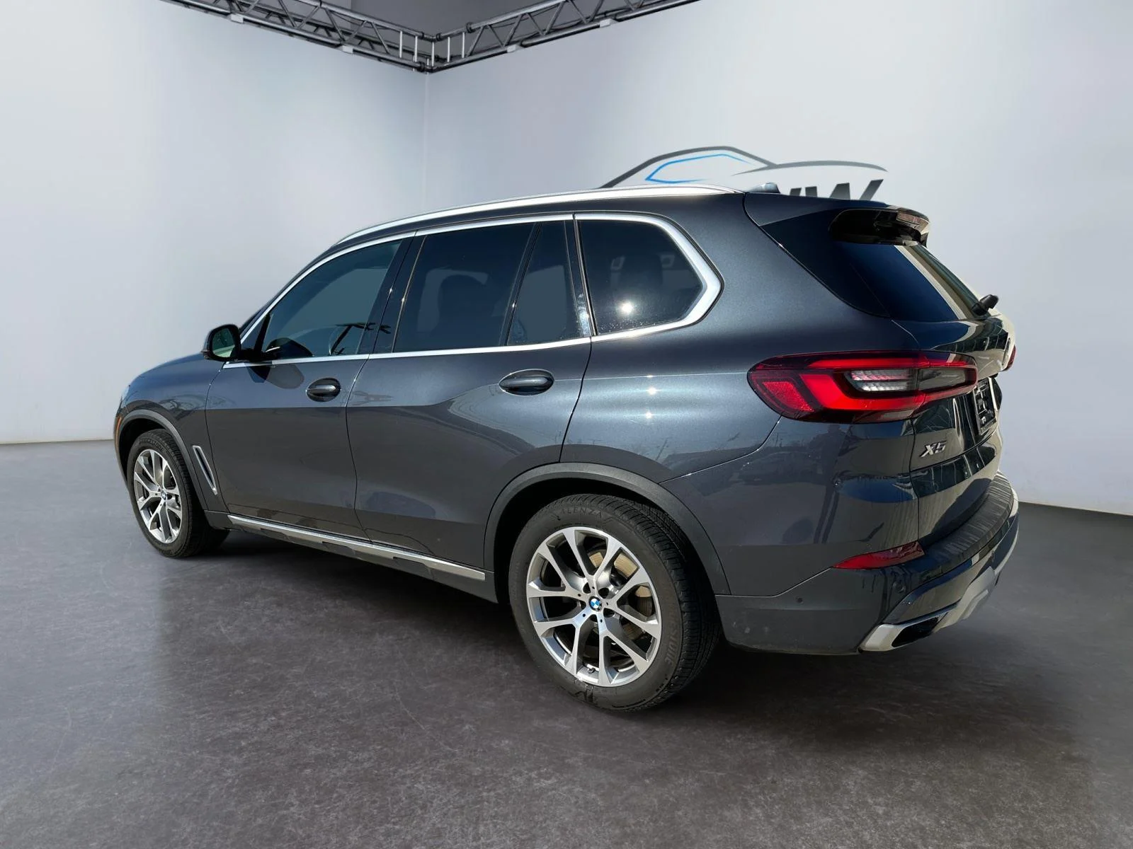 Used 2021 Arctic Grey Metallic BMW xDrive40i image 28