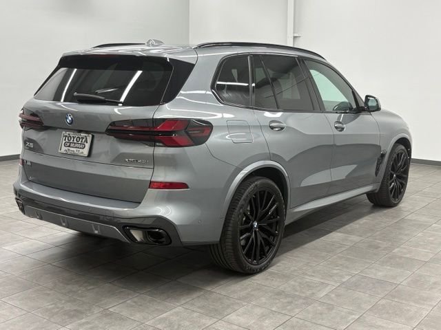 Used 2024 Gray BMW xDrive40i image 2