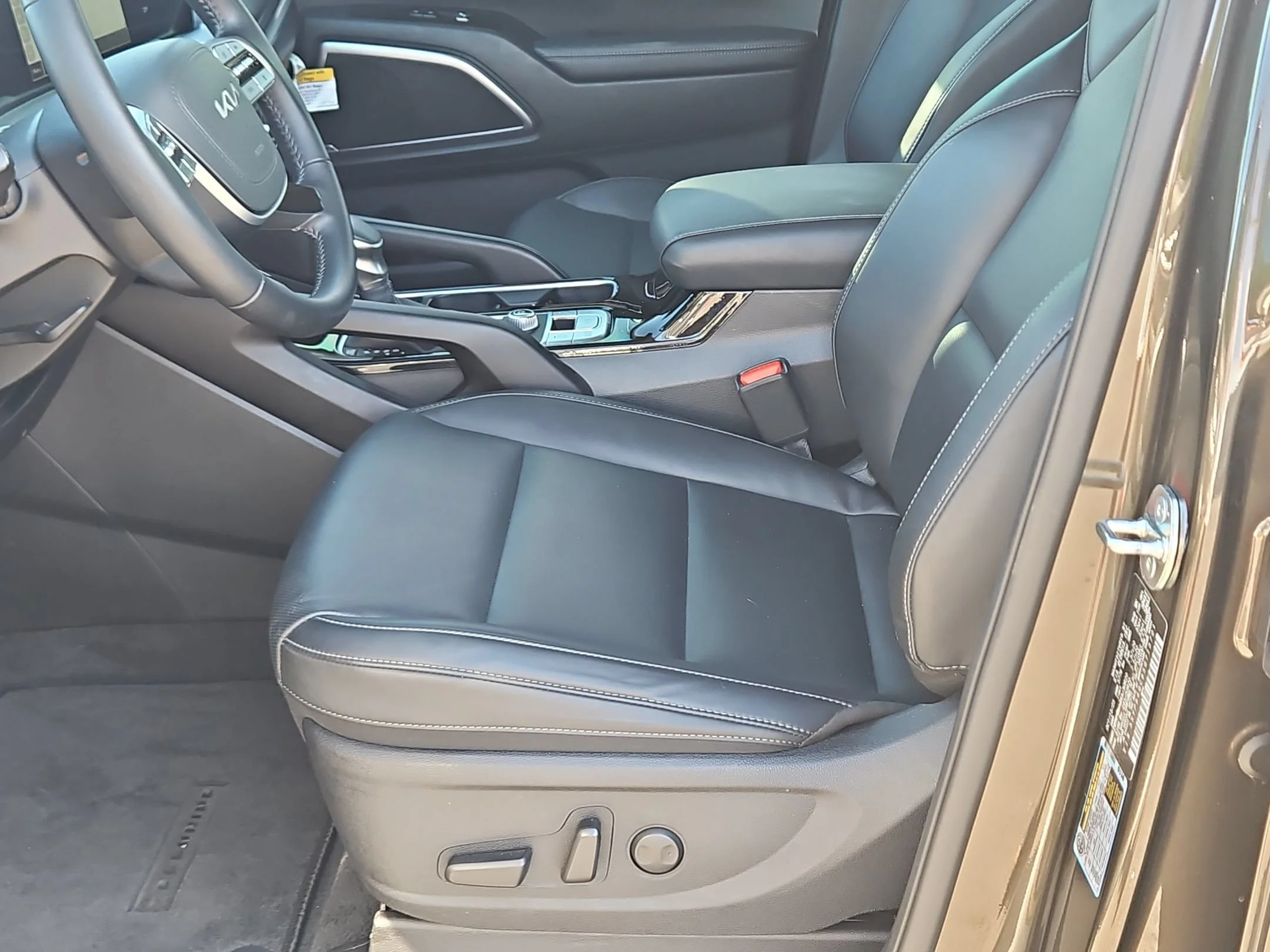 Used 2025 Dark Moss Kia S image 22