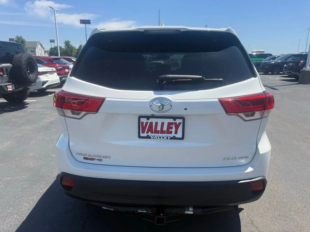 Certified Used 2019 Blizzard Pearl Toyota XLE image 5