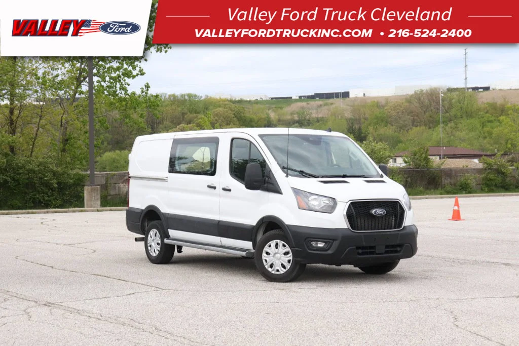 Used 2025 Oxford White Ford Base image 1