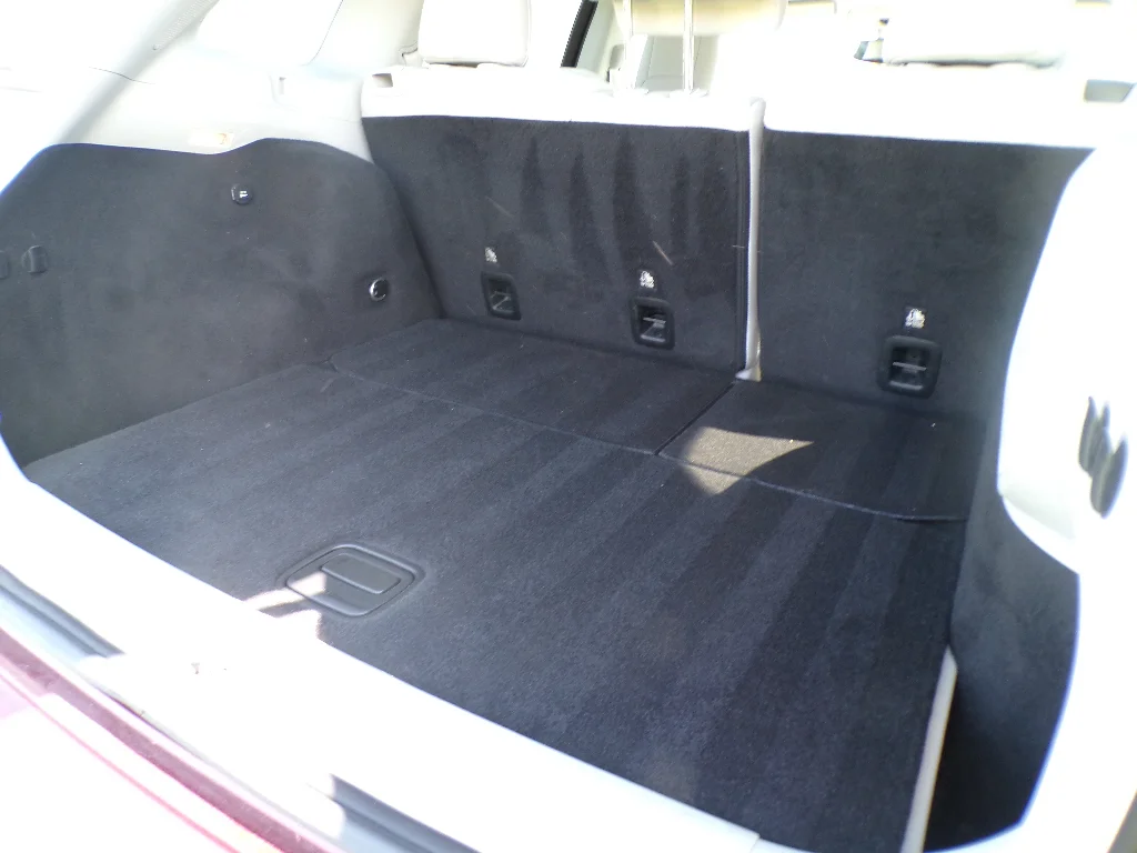 Used 2019 Velvet Red Pearlcoat Jeep Overland image 13