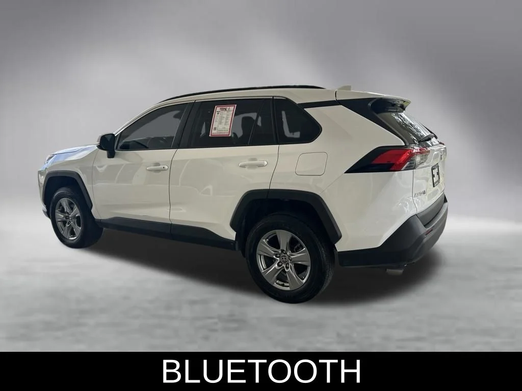 Used 2025 White Toyota XLE image 5